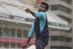 బ్యాటింగ్ ప్యాడ్స్‌ను ఇలాక్కూడా వాడేస్తారేంటీ?: బుమ్రా ఇంకో 17 వికెట్లు తీస్తే..కొత్త రికార్డ్