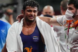 Tokyo 2020: రిఫరీపై చేయిచేసుకున్న భారత రెజ్లర్ దీపక్ పునియా కోచ్.. గేమ్స్ విలెజ్ నుంచి గెంటేసిన నిర్వాహకులు!