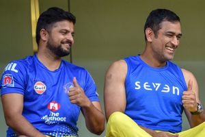 IPL 2021: దుబాయ్ ఫ్లైట్ ఎక్కిన చెన్నై, ముంబై.. పీపీఈకిట్లతో ధోనీ, రైనా!