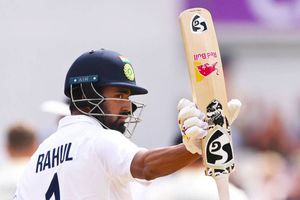 IND vs ENG: నిలిచిపోయిన రెండో రోజు ఆట.. కేఎల్‌ రాహుల్‌ హాఫ్ సెంచరీ!!