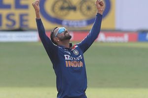 గొంతునొప్పి వస్తుందన్నా.. కరోనా టెస్ట్ చేయని బీసీసీఐ వైద్యాధికారి! ఆలస్యంగా వెలుగులోకి వచ్చిన షాకింగ్‌ నిజాలు!