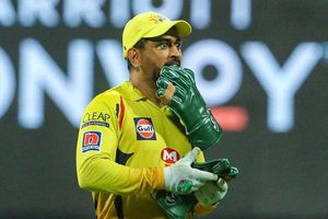 IPL 2021: యూఏఈలో ప్రాక్టీస్ ఆరంభించిన చెన్నై.. అదిరిపోయే లుక్‌లో ఎంఎస్ ధోనీ!!