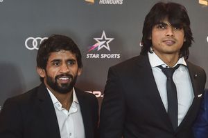 మా విద్యార్థులు దేశానికే గర్వకారణం: నీరజ్ చోప్రా - పునియాలకు క్యాష్ ప్రైజ్ ప్రకటించిన యూనివర్శిటీ..!!