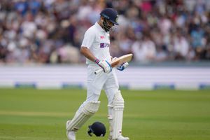 Virat Kohli ఇక మారవా.. ఒత్తిడిని ఎలా జయించాలో బాబర్ ఆజామ్‌ను చూసి నేర్చుకో!!