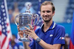 US Open 2021: ప్రపంచ నంబర్‌వన్‌కు షాక్.. యూఎస్‌ ఓపెన్‌ విజేత మెద్వెదెవ్‌!!