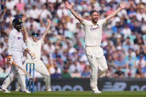 Chris Woakes: భారత్ నిర్దేశించిన లక్ష్యం కష్టమే.. కానీ గెలుస్తాం!