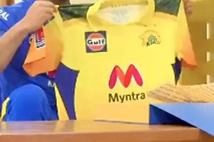 RCB vs CSK: నా పెళ్లాం.. చెన్నై జెర్సీ వేసుకోనిస్తలేదు భయ్యా!