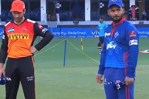 DC vs SRH: టాస్ గెలిచి బ్యాటింగ్ ఎంచుకున్న కేన్ మామ.. నటరాజన్, శంకర్ ఔట్! అయ్యర్ ఇన్!!