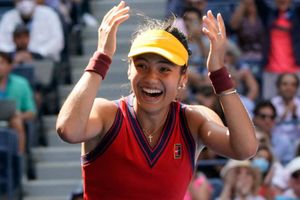 Emma Raducanu: యూఎస్ ఓపెన్‌లో సంచలనం.. 44 ఏళ్ల తర్వాత గ్రాండ్‌స్లామ్ టైటిల్ గెలిచిన బ్రిటన్ టీనేజర్!