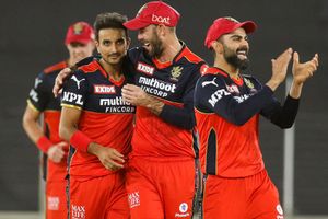 Dwane Bravo రికార్డుకు ఎసరు: హయ్యెస్ట్ వికెట్ టేకర్‌ రికార్డుకు చేరువలో హ్యాట్రిక్ వీరుడు