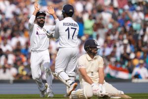 IND vs ENG: టీమిండియా విజయానికి 8 వికెట్లు.. ఇంగ్లండ్‌కు కావాల్సింది 237 పరుగులు!!