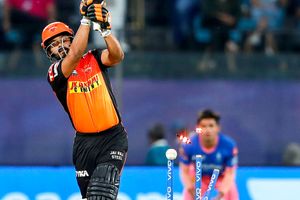 Kedar Jadhav: చెన్నై వద్దనుకున్న దరిద్రం హైదరాబాద్‌కు పట్టుకుంది: మళ్లీ నీకొక డీఆర్ఎస్ వేస్ట్