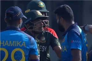 T20 World Cup 2021: గొడవలు షురూ... కొట్టుకోవడానికి సిద్దమైన బంగ్లా, శ్రీలంక క్రికెటర్! (వీడియో)