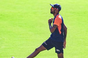 IND vs PAK: బౌలింగ్ చేయడు.. బ్యాటింగ్ రాదు! భారత జట్టులో అతడు ఎందుకు ఉంటున్నాడో అర్ధం కావడం లేదు!