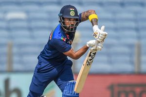 KL Rahul: ఓయ్ అంపైర్ నిద్రపోతున్నావా.. రాహుల్‌ను అలా ఎలా ఔట్ ఇచ్చావ్! టీమిండియాను ముంచావ్ కదయ్యా!