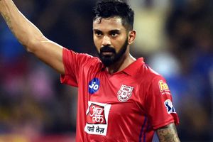 RCB vs PBKS: అది ఎలా నాటౌట్! అంపైర్‌తో కేఎల్ రాహుల్ వాగ్వాదం!