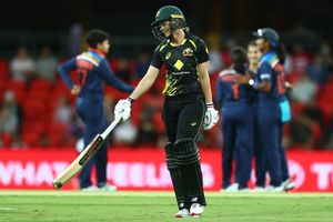 IND-W vs AUS-W: పాపం మెగ్ లాన్నింగ్.. ద్రవిడ్ మార్క్ షాట్ ఆడబోయి హిట్ వికెట్!