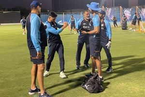 T20 World Cup 2021: భారత జట్టుతో కలిసిన ధోనీ.. మెంటార్‌గా పని షురూ!