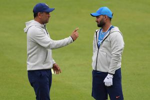 IND Vs PAK: పాకిస్తాన్‌తో భారత్ మ్యాచ్.. రిషబ్ పంత్‌కి ఎంఎస్ ధోనీ క్లాస్‌లు! తర్వాతి కోచ్ మహీనే ఇగ!!