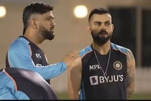 T20 World Cup 2021: మెంటార్ ధోనీ మాట కోహ్లీ వినడం లేదా? టీమిండియా డ్రెస్సింగ్ రూమ్‌లో ఏం జరుగుతోంది?