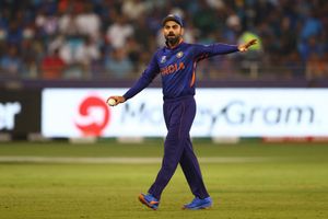 IND vs PAK: విరాట్ కోహ్లీ క్రీడాస్ఫూర్తి.. ఓడిపోయినా కూడా!!