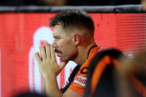 టైటిల్ అందించిన ఆటగాడినే హోటల్ రూమ్‌లో కూర్చోబెడుతారా.. డ్రింక్స్ మోపిస్తారా?! ఫాన్స్ ఎలా ఒప్పుకుంటారు?