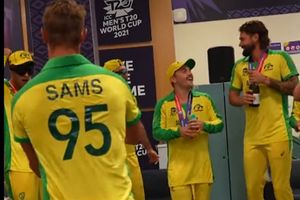 T20 World Cup 2021 విజయం.. మందేస్తూ చిందేసిన ఆసీస్ ఆటగాళ్లు! డ్రెస్సింగ్ రూమ్‌లో రచ్చ రచ్చ (వీడియో)
