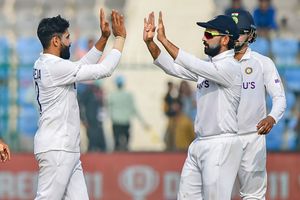 India vs New Zealand: పోరాడిన భారత్.. తృటిలో చేజారిన విజయం! గట్టెక్కిన కివీస్!