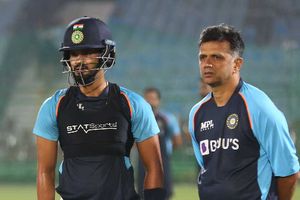 IND vs NZ: టీమిండియాతో ప్రయాణం మొదలెట్టిన రాహుల్ ద్రవిడ్‌.. తొలిరోజు ఏం చేశాడంటే?(వీడియో)