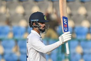 IND vs NZ 1st Test: అరంగేట్ర మ్యాచ్‌లో శ్రేయస్ అయ్యర్ సెంచరీ.. ఆ వెంటనే ఔట్!