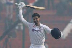Shreyas Iyer హాఫ్ సెంచరీ.. తొలి భారత క్రికెటర్‌గా అరుదైన ఘనత!