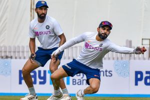 పుజారాకు ఎర్త్ పెట్టిన విరాట్ కోహ్లీ: రెండో టెస్ట్‌కు అవుట్