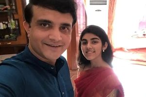 గంగూలీ కుటుంబాన్ని వ‌ద‌లని క‌రోనా.. దాదా కూతురికి కూడా పాజిటివ్‌