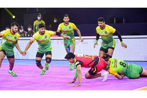 Pro Kabaddi League: పాట్నాకు ఢిల్లీ షాక్.. గుజరాత్ చేతిలో ఓటమి తప్పించుకున్న యు ముంబా!