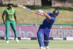 IND vs SA: రిషభ్ పంత్ పరుగుల విధ్వంసం.. 9 ఏళ్ల ధోనీ రికార్డు బద్దలు!