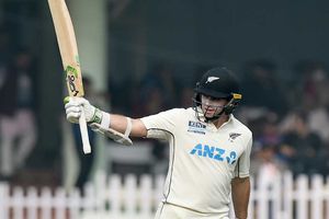 NZ vs BAN:డ‌బుల్ సెంచ‌రీతో లాథ‌మ్ విశ్వ‌రూపం.. కుప్ప‌కూలిన బంగ్లాదేశ్‌