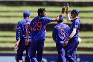 టీమిండియా కెప్టెన్‌తో స‌హా ఆరుగురికి పాజిటివ్‌.. అయినా మ్యాచ్ నిర్వ‌హ‌ణ‌