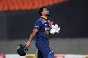 IND vs WI: బెడిసి కొట్టిన టీమిండియా ప్రయోగం.. కష్టాల్లో రోహితసేన