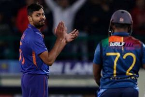 India vs Sri Lanka 3rd T20I: పవర్‌ప్లేలో విజృంభించిన అవేష్ ఖాన్‌, సిరాజ్‌.. త‌ల్ల‌డిల్లిన లంక టాపార్డ‌ర్‌