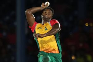 IPL 2022: చెన్నై సూపర్ కింగ్స్‌లోకి వెస్టిండీస్ స్టార్ పేసర్!