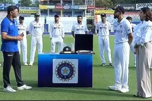 Kohli 100th Test: వందో టెస్ట్ మ్యాచ్ సంద‌ర్భంగా కోహ్లీకి ప్ర‌త్యేక మెమెంటో అందించిన ద్రావిడ్‌