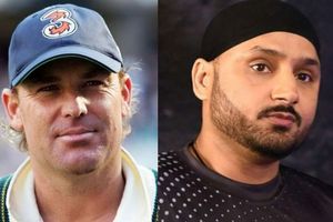 షేన్ వార్న్‌ను చూసి బౌలింగ్ చేయకుండా బీరిపోయా: హర్భజన్ సింగ్