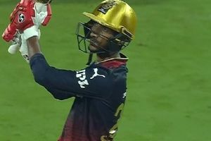 RCB vs KKR: శభాష్ షెబాజ్ అహ్మద్.. ఆండ్రీ రస్సెల్‌పైనే రివేంజ్ తీసుకున్న ఆర్‌సీబీ చిన్నోడు!