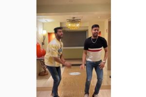 అర‌బిక్ కుతు సాంగ్‌కు వెంక‌టేశ్ అయ్య‌ర్, ఆవేష్ ఖాన్ అదిరిపోయే స్టెప్పులు.. వీడియో వైర‌ల్‌