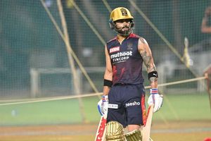 నైట్‌రైడర్స్‌తో రాయల్ ఛాలెంజర్స్ బిగ్ ఫైట్: రెండు రికార్డులకు అడుగు దూరంలో కోహ్లీ