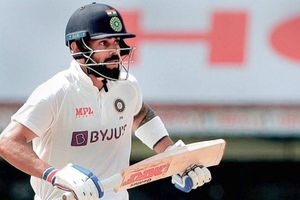 Pakistan vs Australia టెస్ట్‌లో కోహ్లీ ఫ్యాన్స్ సందడి! సెంచరీ విషయంలో స్పెషల్ రిక్వెస్ట్!