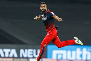 IPL 2022: వరుసగా మూడు వైడ్లు.. ఆకాశ్‌దీప్ చెత్త రికార్డు! పేలుతున్న మీమ్స్!