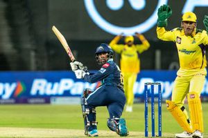 చెన్నై సూపర్ కింగ్స్‌ను నిండా ముంచిన ఆ బౌలర్: మ్యాచ్‌ను లాగేసుకున్న ఆ ఓవర్