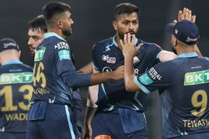 IPL 2022: హార్దిక్ పాండ్యా బుల్లెట్ త్రో.. బీసీసీఐకి రూ. 45 లక్షలు బొక్క!