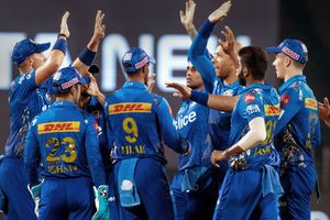 LSG vs MI: మళ్లీ ఓడిన ముంబై ఇండియన్స్.. ప్లే ఆఫ్స్ రేసు నుంచి ఔట్!